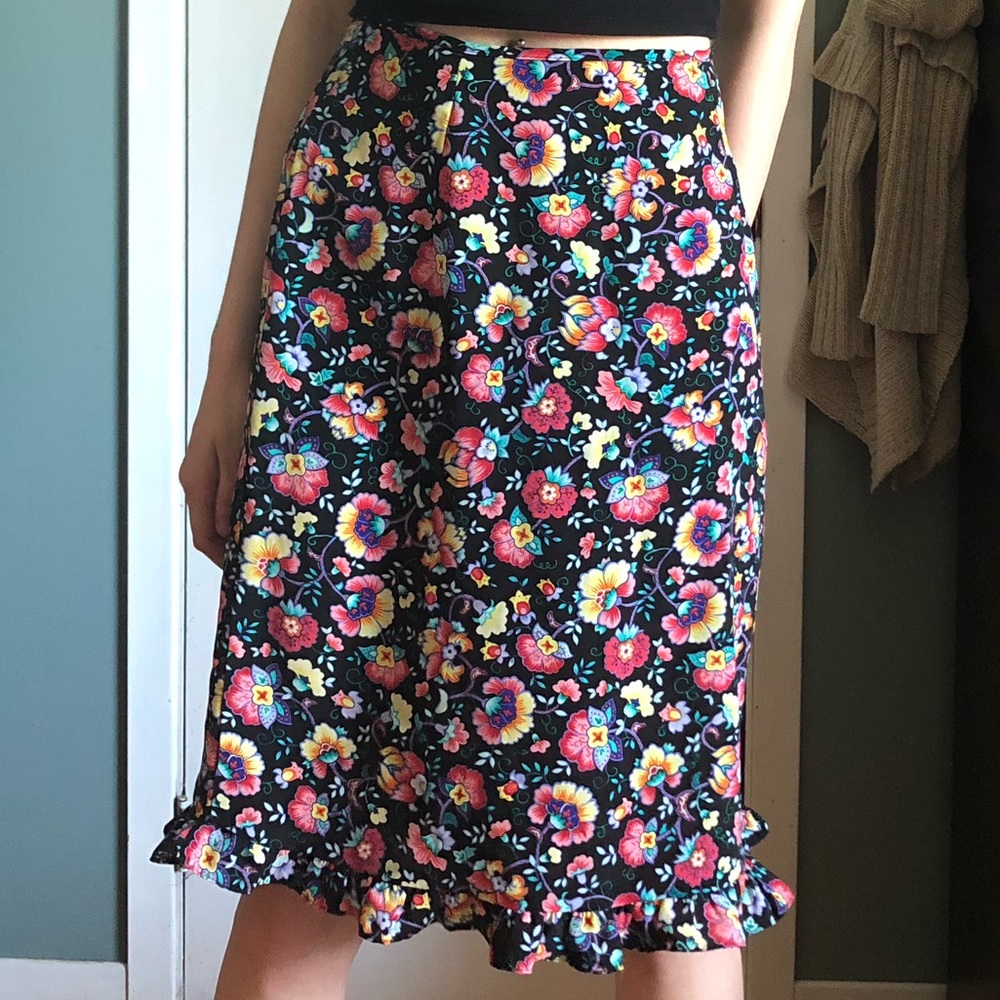 🎉2/$25 Floral print ruffle midi skirt - Picture 7 of 8
